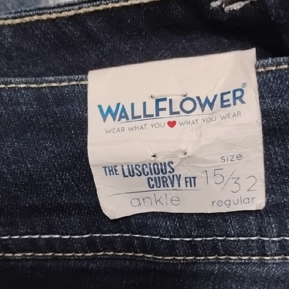 Wallflower Distressed Ankle Jeans in Dark Blue - Picture 3 of 7
